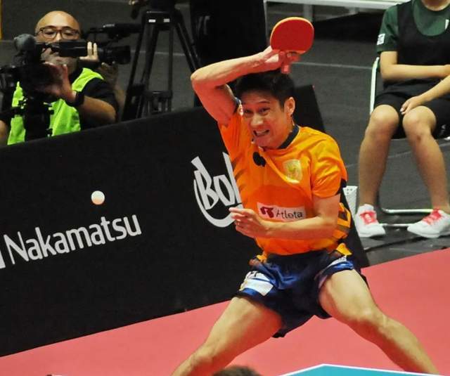 的两翼突破 的两翼突破